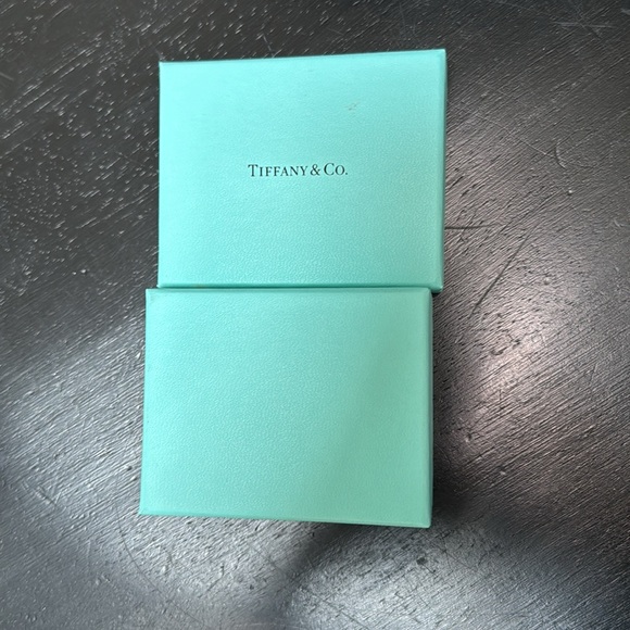 Empty Tiffany gift box - Picture 3 of 3